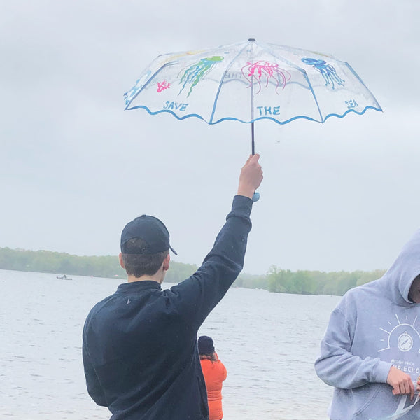 Exquisite Japanese jellyfish umbrellas will turn your rainy skies into Exquisite Japanese jellyfish umbrellas will turn your rainy skies into